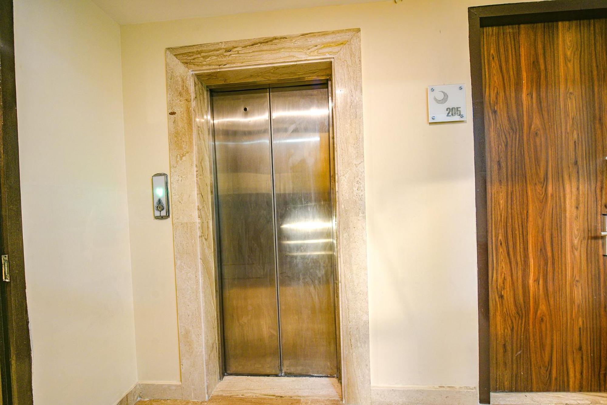 Fabhotel Aashraye New Delhi Buitenkant foto